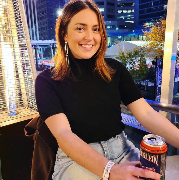 Profile Picture of Elicia Elfers (@elicia13) on Poshmark