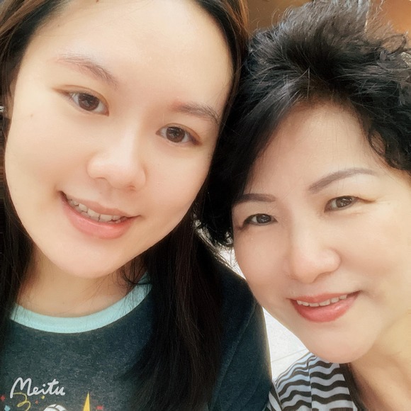 Profile Picture of Iris Xu (@irisxu811) on Poshmark