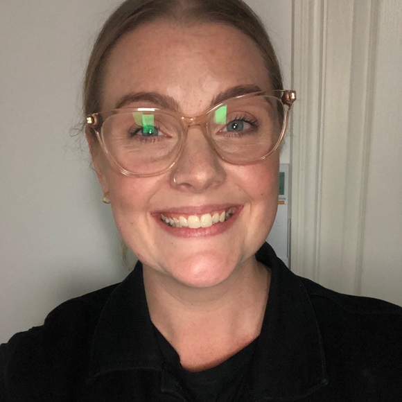 Profile Picture of Elizabeth Danvers (@lizzledee86) on Poshmark