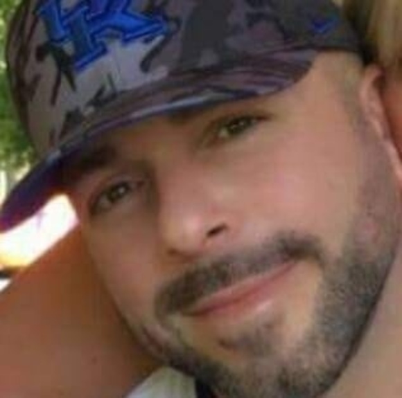 Profile Picture of David Hensley (@davidhensley368) on Poshmark