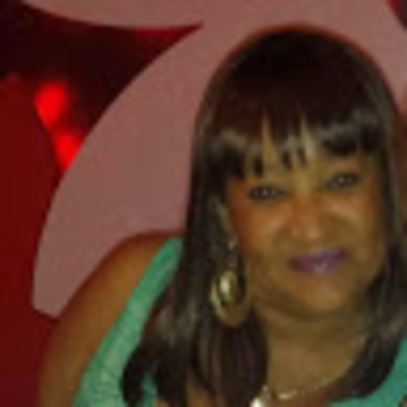 Charlene Sidener - Poshmark Profile Picture of Charlene Sidener (@cdbizzness) on Poshmark