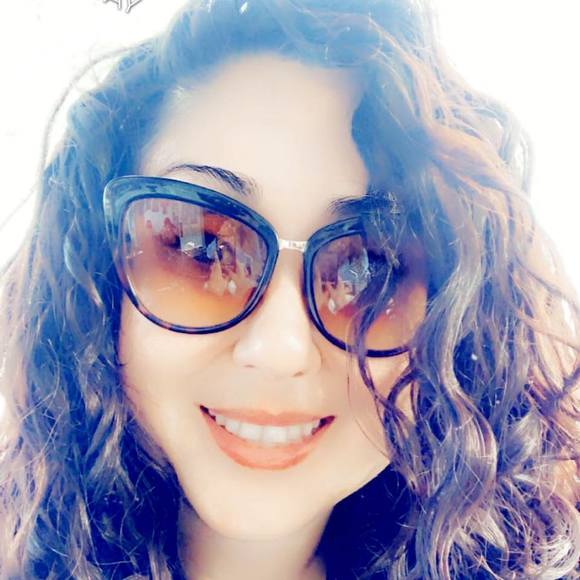 Profile Picture of Iris Badilla (@onelove35) on Poshmark