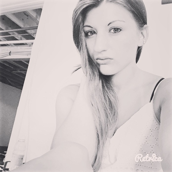 Profile Picture of Stephanie Carbee (@steph3371) on Poshmark