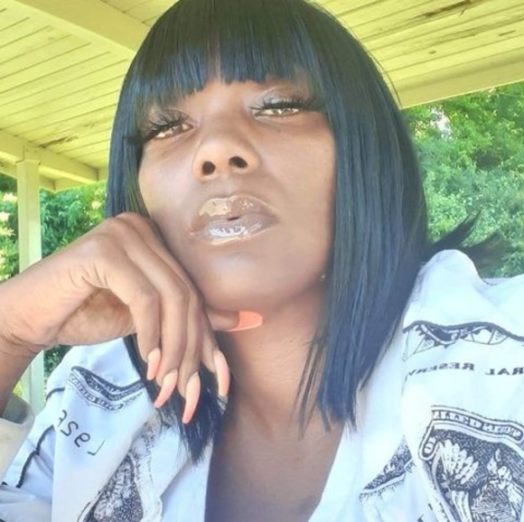 Profile Picture of Renee Dixon (@neshap1004) on Poshmark