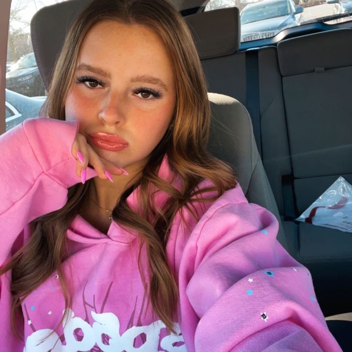 Profile Picture of fallyn (@fallyn.lombard) on Tiktok