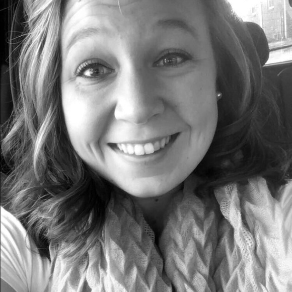 Profile Picture of Kelsey Shelander (@kelsey71492) on Poshmark