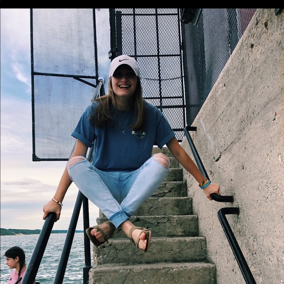 Profile Picture of Julia Carlson (@juliacarlson32) on Poshmark