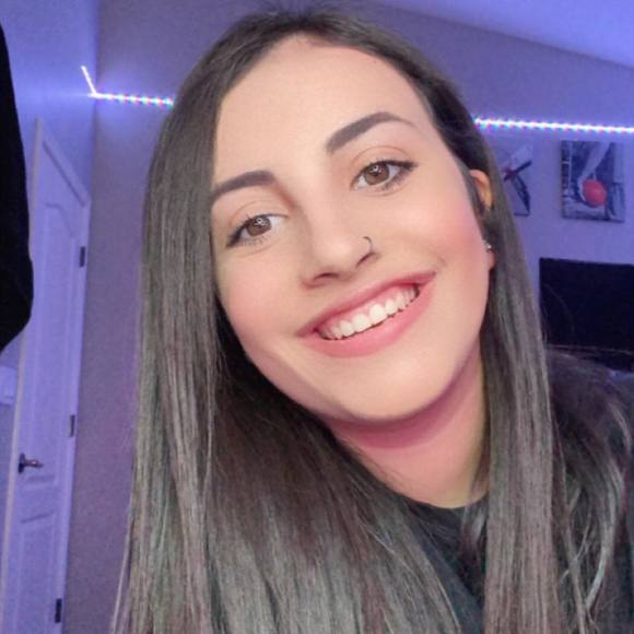 Profile Picture of Ariel Salgado (@arielsalgado123) on Poshmark