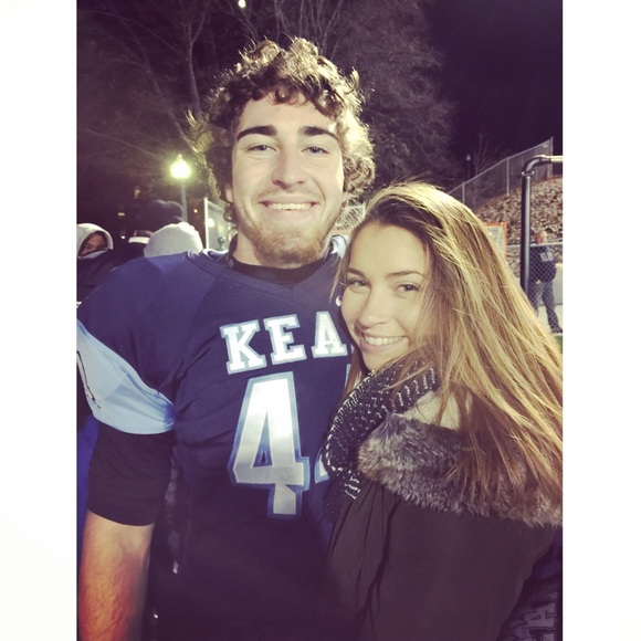 Profile Picture of Allie Ranieri (@alliewallieee13) on Poshmark