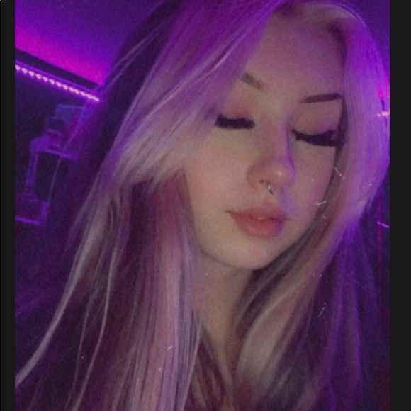 Profile Picture of Angie Dannenmann (@maxfflo) on Poshmark