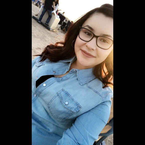 Mona Salazar - Poshmark Profile Picture of Mona Salazar (@msalazar0907) on Poshmark