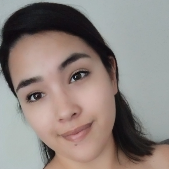 Profile Picture of Bethany Narkis (@bethanynarkis) on Poshmark