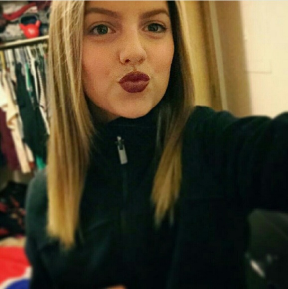 Profile Picture of Leah Bailey (@leah_bailey) on Poshmark