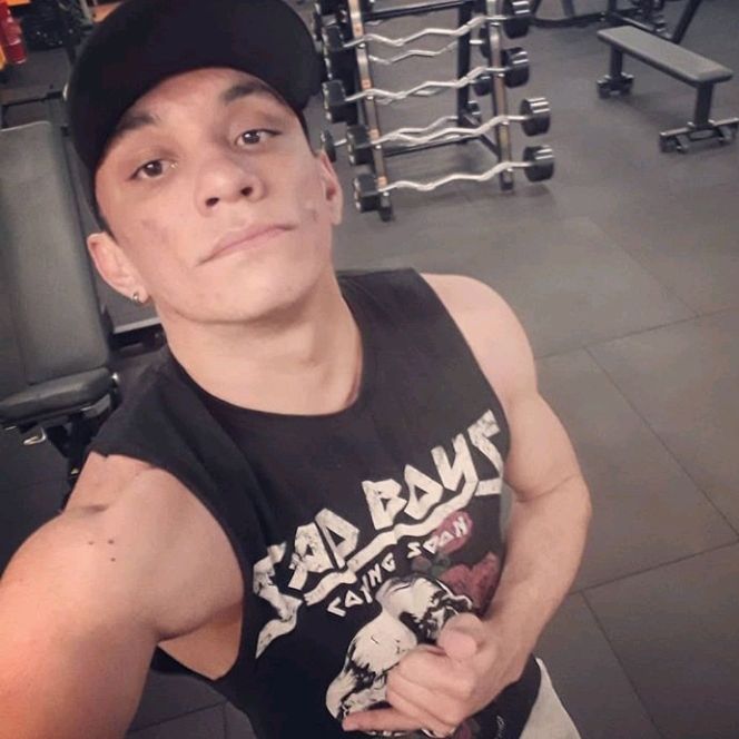 Profile Picture of Ari Silva (@arisilvabr) on Tiktok