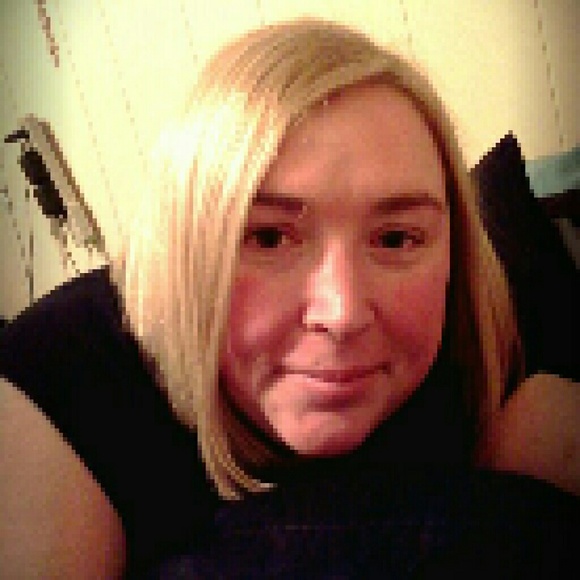 Rae Paddleford - Poshmark Profile Picture of Rae Paddleford (@ringerson1973) on Poshmark