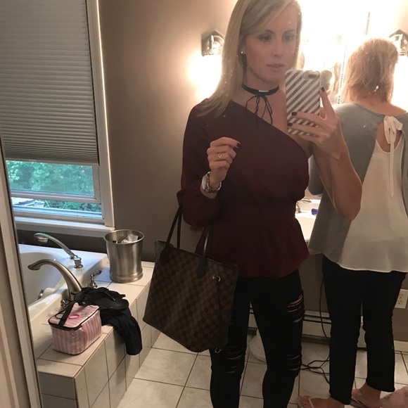 Profile Picture of Danielle Chartier (@danielle1943) on Poshmark