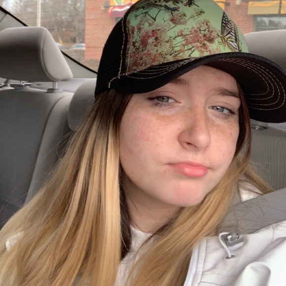 Profile Picture of Alexia Thomas (@alexia_thomas19) on Poshmark