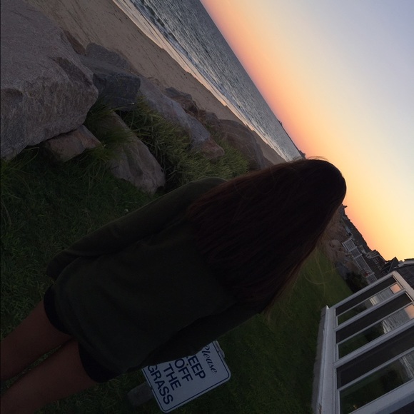 Profile Picture of Mia Bavasso (@miabava) on Poshmark