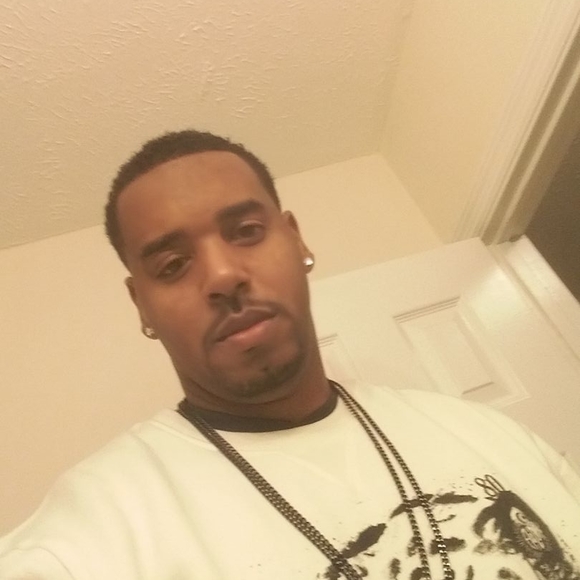 Profile Picture of Harold Davis (@harolddavis827) on Poshmark