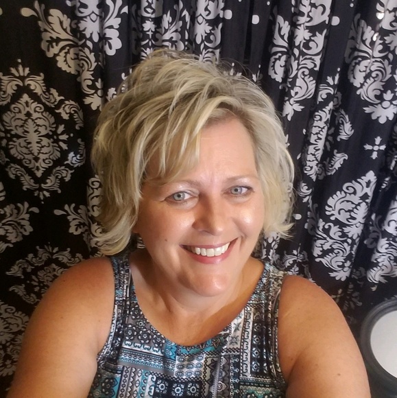 Profile Picture of Beth Asherbranner-morris (@bamafamm1234) on Poshmark