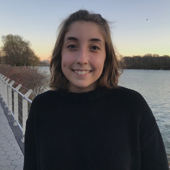 Profile Picture of Lydia Gagern (@lgagern) on Poshmark
