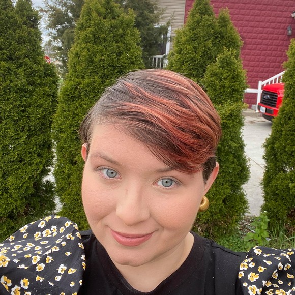 Profile Picture of Amanda Husick (@amandahusick) on Poshmark