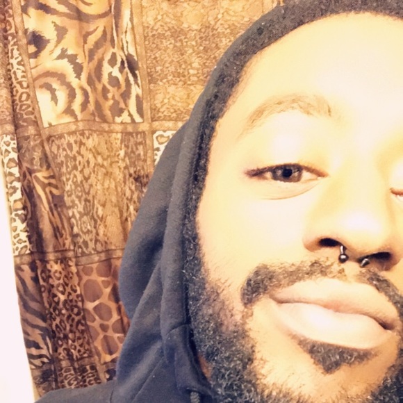 Profile Picture of Danny Savage jr (@dannysav94) on Poshmark