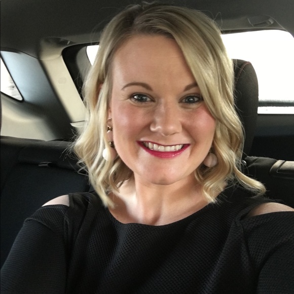 Profile Picture of Jessica Hogshead (@jhogshead) on Poshmark