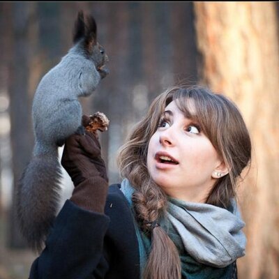 Profile Picture of Lori Lantzy (@LoLuvsSquirrels) on Twitter