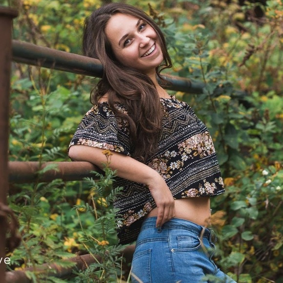 Profile Picture of Makenna Textor (@makennatextor) on Poshmark