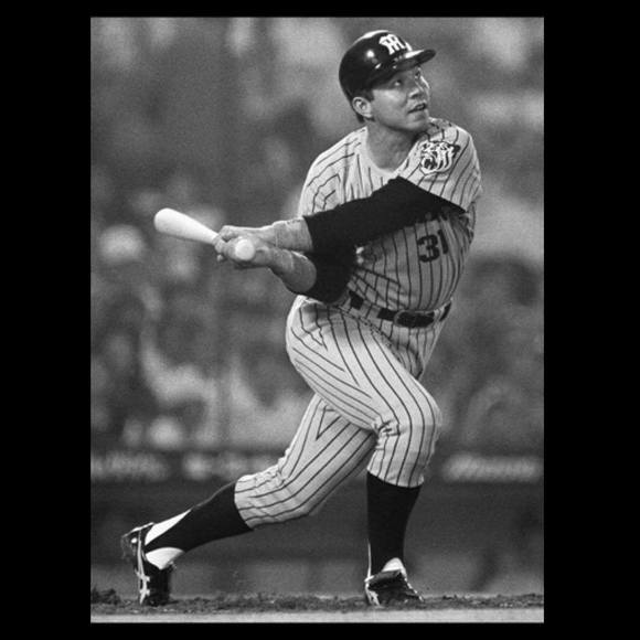 Profile Picture of Hiroya Kurata (@hiroyakurata) on Poshmark