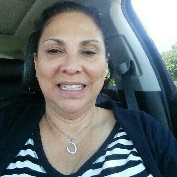 Profile Picture of Corinne Yozamp (@cyozamp) on Poshmark