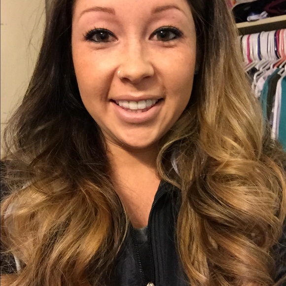 Profile Picture of Nichole Cedillo (@cholecedillo) on Poshmark