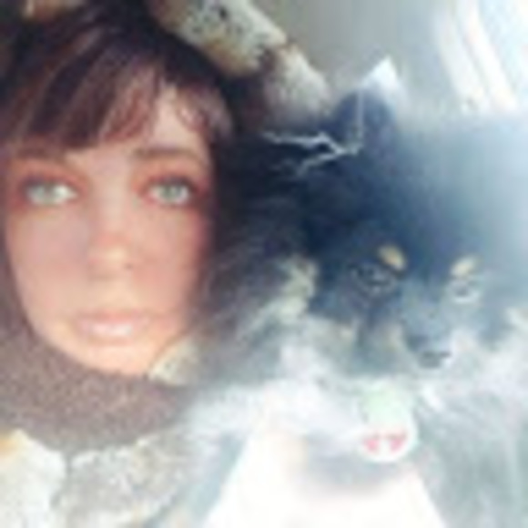 Profile Picture of Amy Deierling (@deierling) on Poshmark