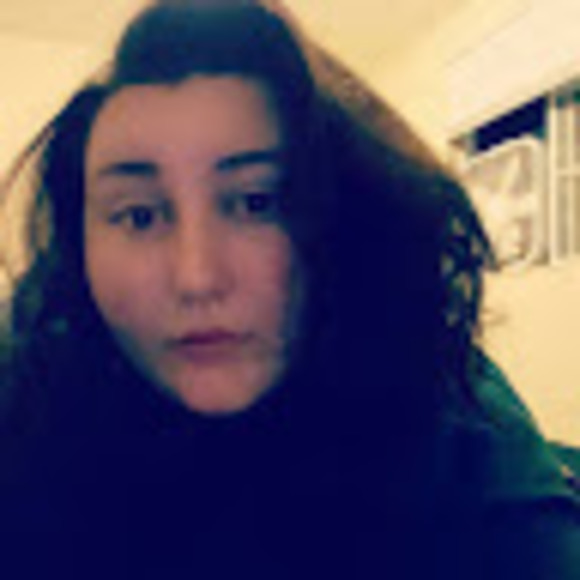 Profile Picture of Sarah Overly (@sarahoverly87) on Poshmark