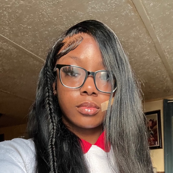 Profile Picture of Danielle Dobbs (@ddobbs540) on Poshmark