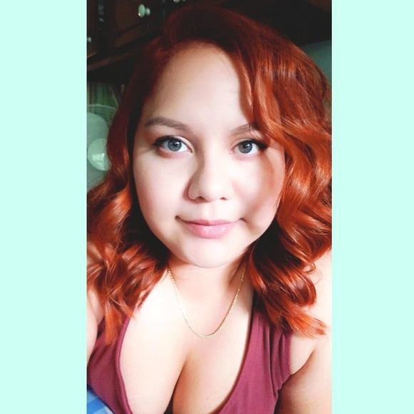 Profile Picture of Rubi Govea (@gloria_rubi) on Poshmark