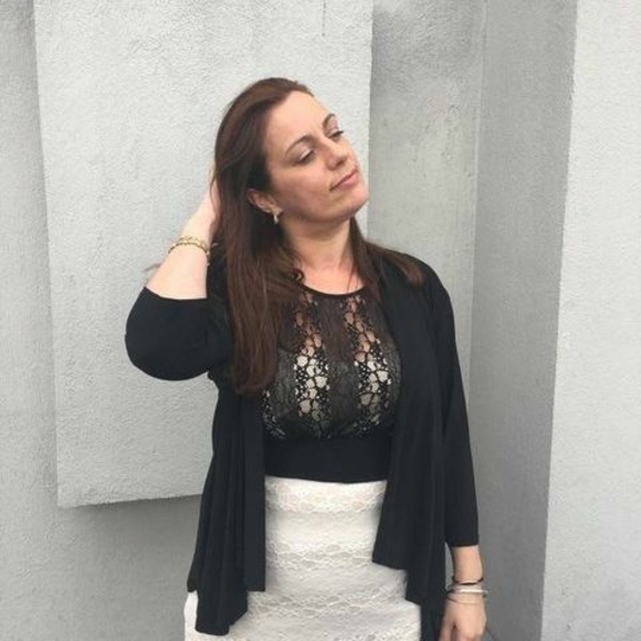 Profile Picture of Nancy Pereira (@bruxinha78) on Poshmark