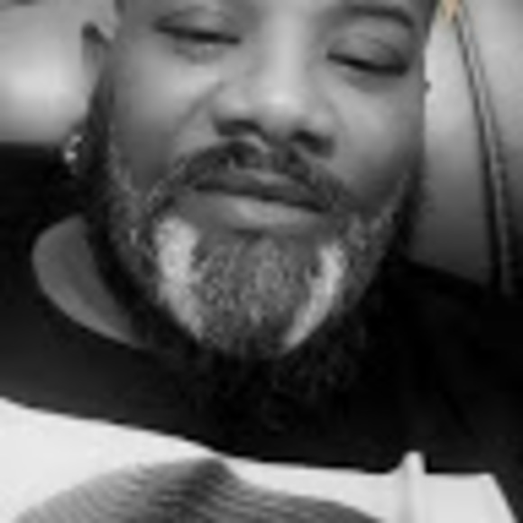 Profile Picture of Christopher Barwick (@christopherbarw) on Poshmark