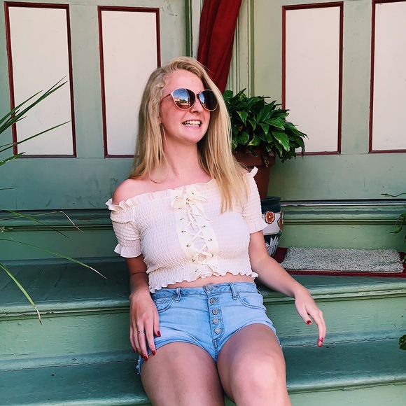 Profile Picture of Laramie Cecil (@lrcecil) on Poshmark