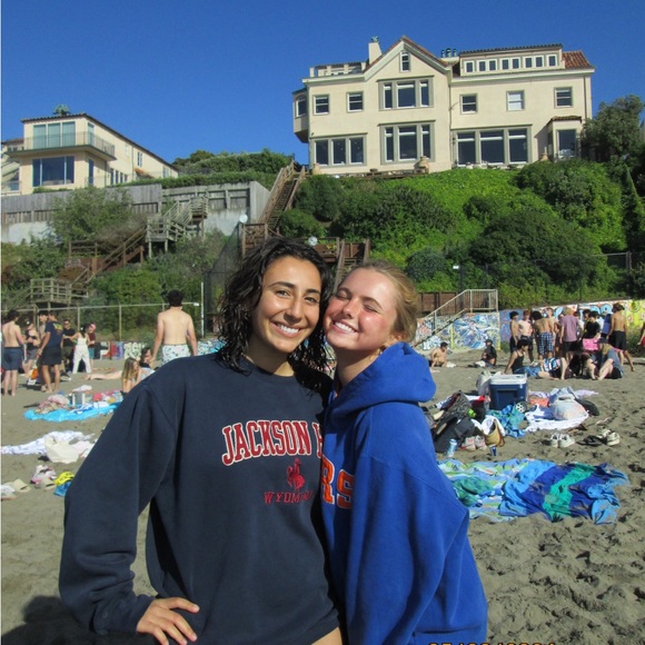 Profile Picture of Nicki Gaito (@nickigaito) on Poshmark