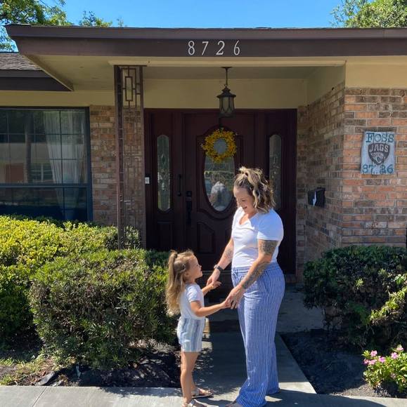 Profile Picture of Stephanie Foss (@mrsfosstheboss) on Poshmark