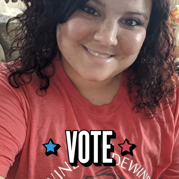 Profile Picture of Nicole Lugenbeal (@nicolelugenbeal) on Poshmark