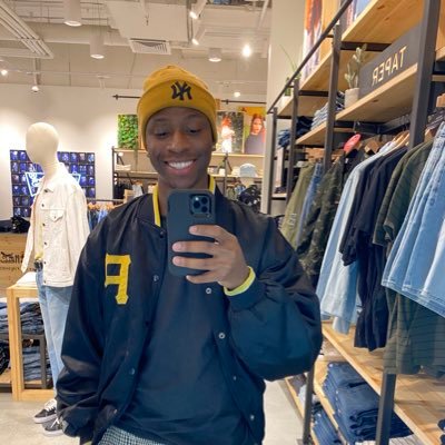 Profile Picture of Brian Gwatiringa (@ChampagneDarkie) on Twitter