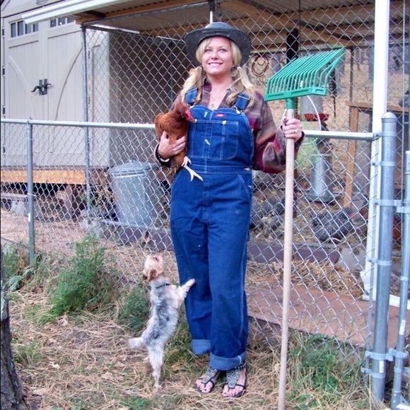 Profile Picture of Nikki Ulanski (@ulnskfouru) on Poshmark