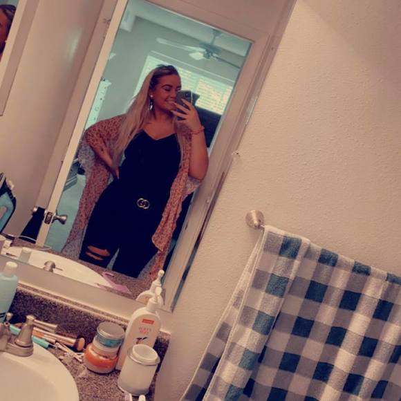 Profile Picture of Alexis Witte (@alexiswitte) on Poshmark