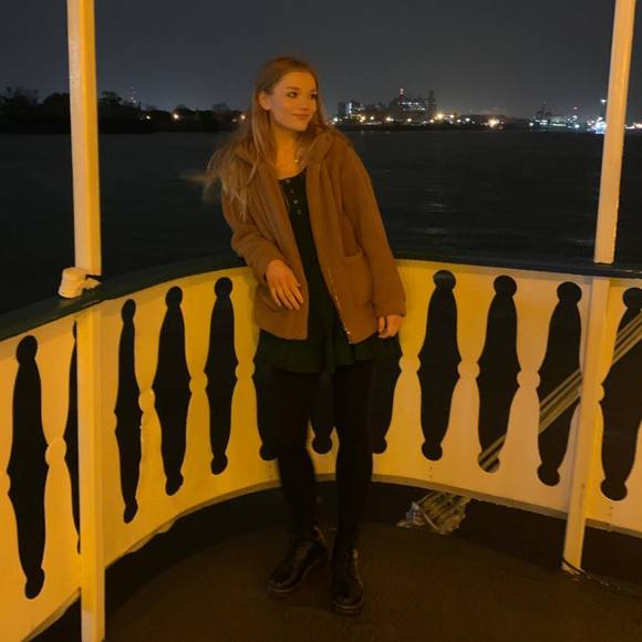 Olivia Kyser - Poshmark Profile Picture of Olivia Kyser (@oliviakyser) on Poshmark