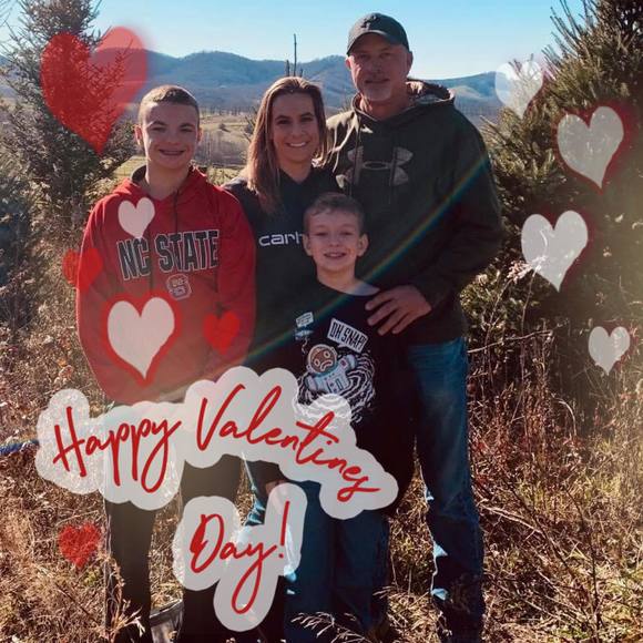 Profile Picture of Shawna Darnell (@shawnadarnell) on Poshmark