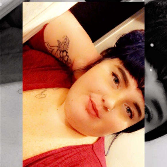 Profile Picture of Madison Olson (@madiolson2017) on Poshmark