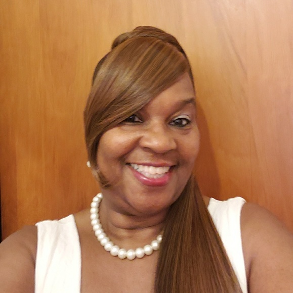 Profile Picture of Evette Davis (@corvette360) on Poshmark